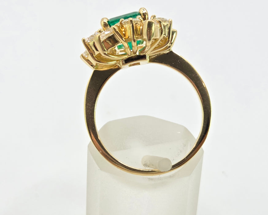 3014 Vintage 18ct Gold Emerald (2.42ct) Diamonds (1.5ct) Cluster Ring