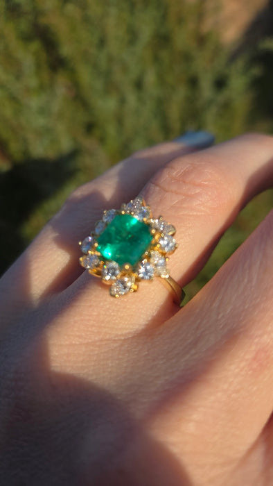 3014 Vintage 18ct Gold Emerald (2.42ct) Diamonds (1.5ct) Cluster Ring