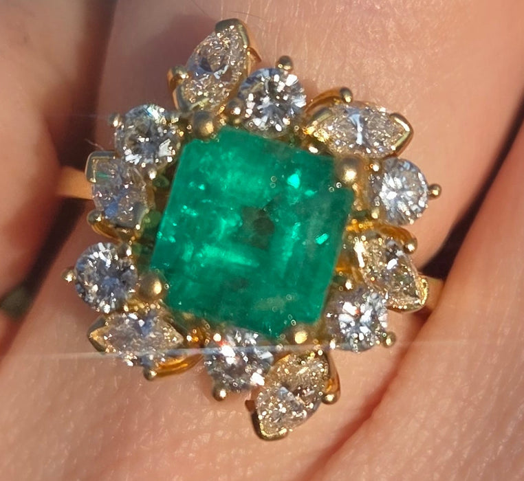 3014 Vintage 18ct Gold Emerald (2.42ct) Diamonds (1.5ct) Cluster Ring