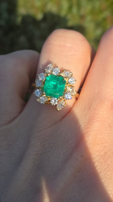 3014 Vintage 18ct Gold Emerald (2.42ct) Diamonds (1.5ct) Cluster Ring