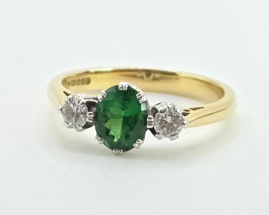 2873: Vintage 18ct Gold Green Garnet & Diamonds 3-Stone Straight Ring