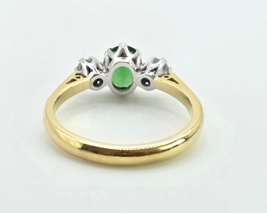 2873: Vintage 18ct Gold Green Garnet & Diamonds 3-Stone Straight Ring