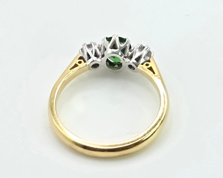 2873: Vintage 18ct Gold Green Garnet & Diamonds 3-Stone Straight Ring