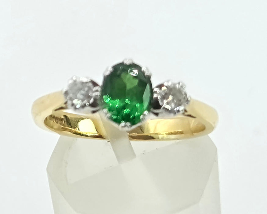 2873: Vintage 18ct Gold Green Garnet & Diamonds 3-Stone Straight Ring