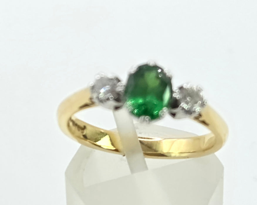 2873: Vintage 18ct Gold Green Garnet & Diamonds 3-Stone Straight Ring