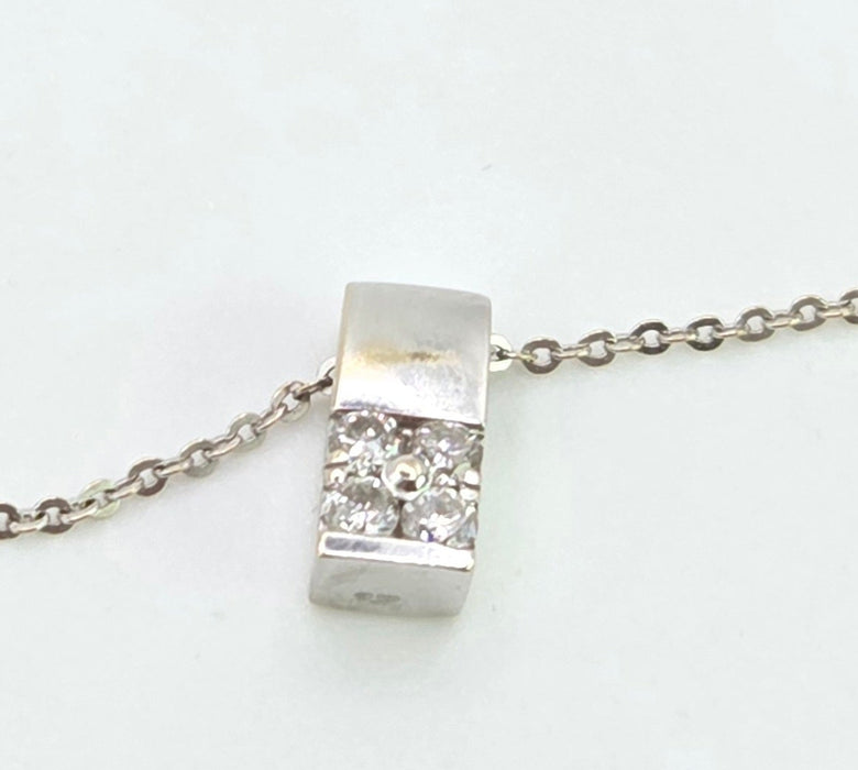 2886: Vintage 18ct White Gold Necklace Diamonds Pendant