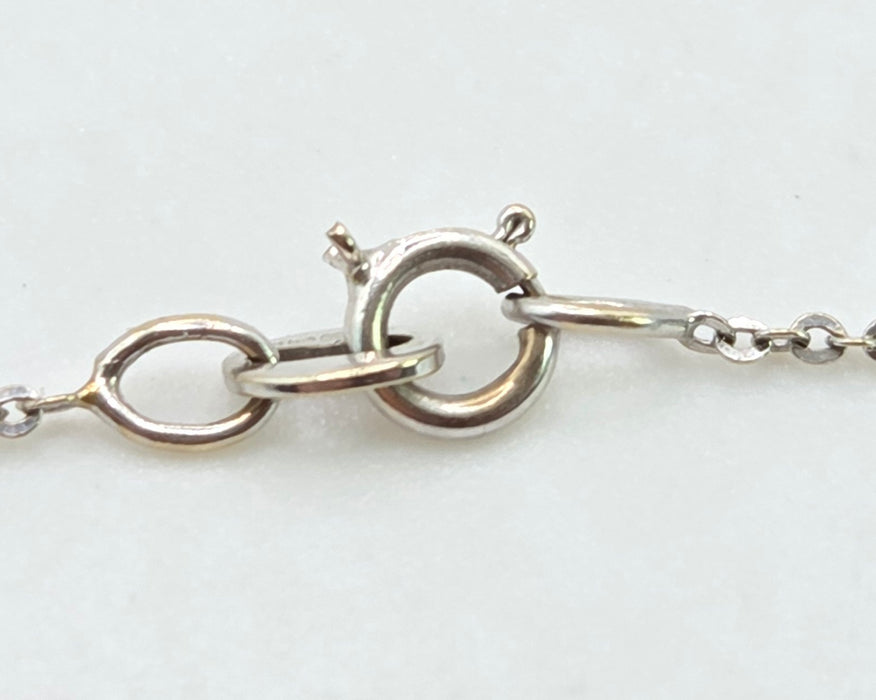 2886: Vintage 18ct White Gold Necklace Diamonds Pendant
