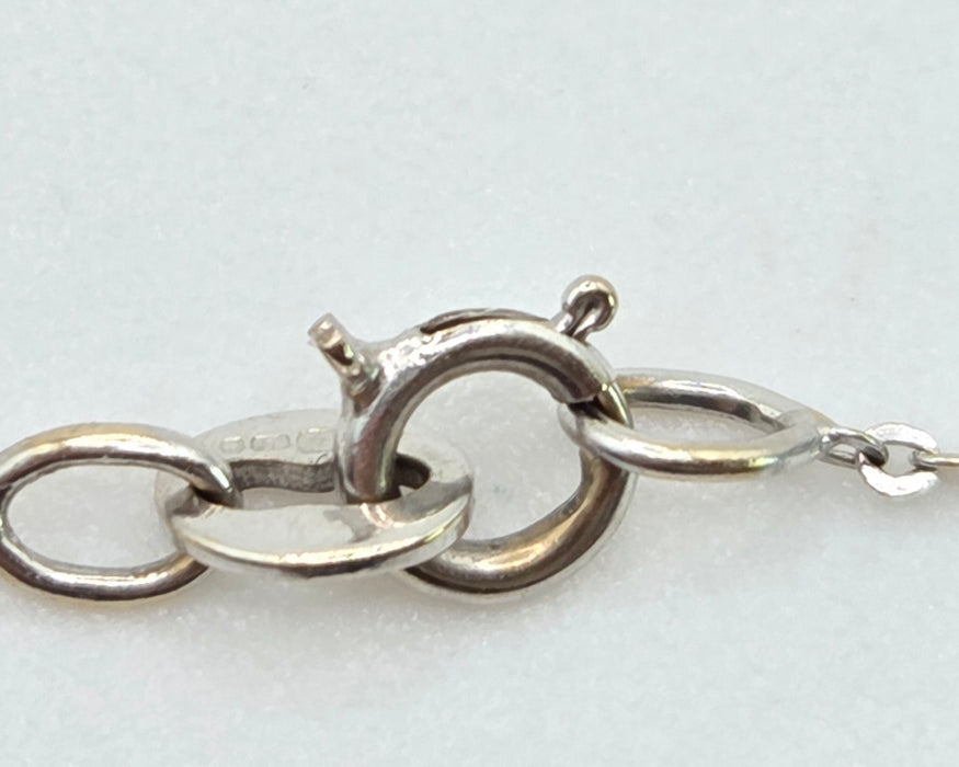 2886: Vintage 18ct White Gold Necklace Diamonds Pendant