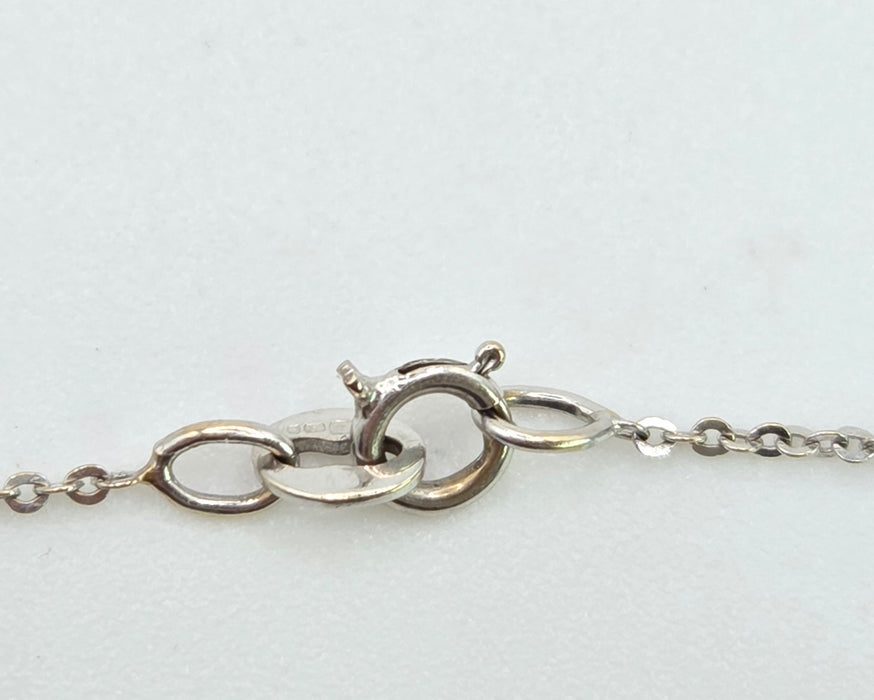 2886: Vintage 18ct White Gold Necklace Diamonds Pendant