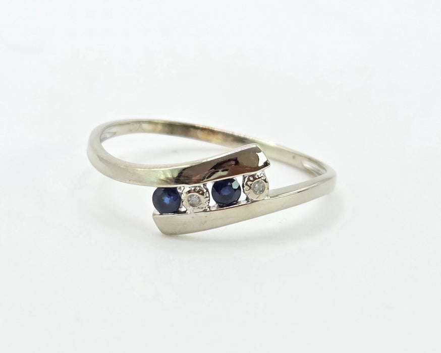 2984: Vintage: 9ct White Gold Blues Sapphires Diamonds Bypass Ring
