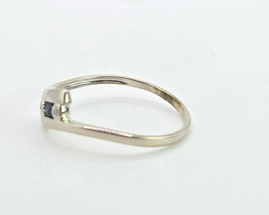 2984: Vintage: 9ct White Gold Blues Sapphires Diamonds Bypass Ring