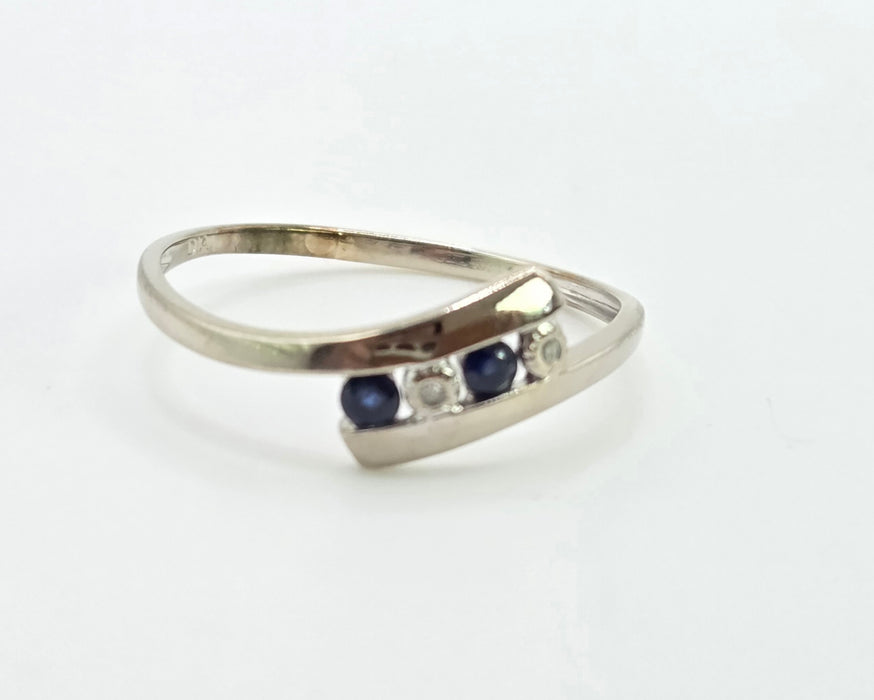 2984: Vintage: 9ct White Gold Blues Sapphires Diamonds Bypass Ring