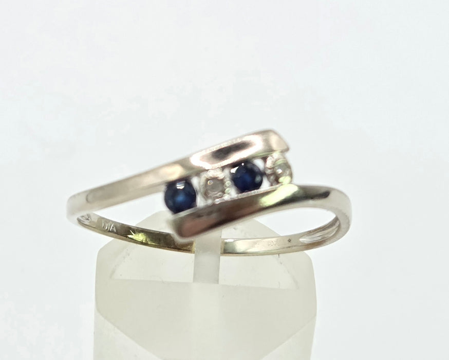 2984: Vintage: 9ct White Gold Blues Sapphires Diamonds Bypass Ring