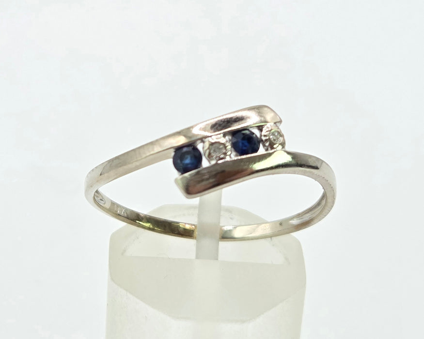2984: Vintage: 9ct White Gold Blues Sapphires Diamonds Bypass Ring
