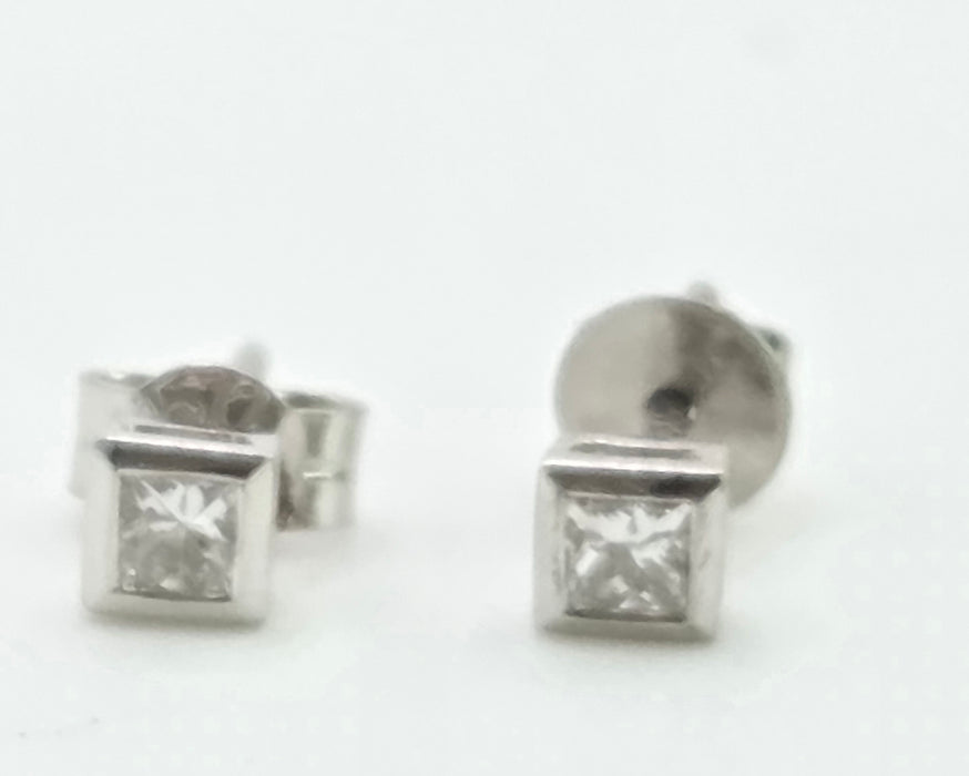 3018: Vintage Platinum Princess Cut Diamond (0.2ct) Stud Earrings