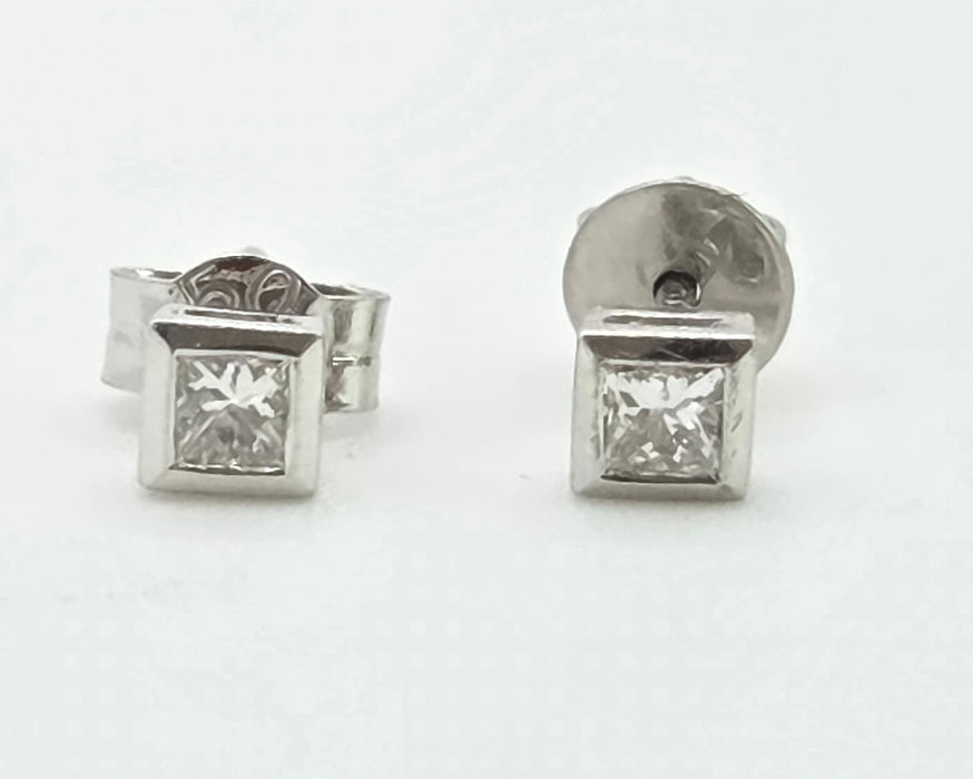 3018: Vintage Platinum Princess Cut Diamond (0.2ct) Stud Earrings