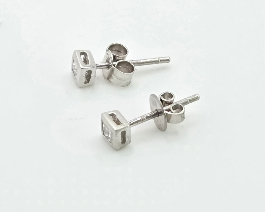 3018: Vintage Platinum Princess Cut Diamond (0.2ct) Stud Earrings
