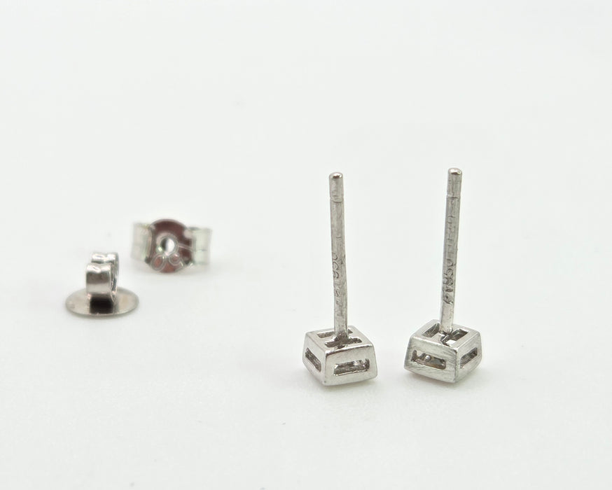 3018: Vintage Platinum Princess Cut Diamond (0.2ct) Stud Earrings