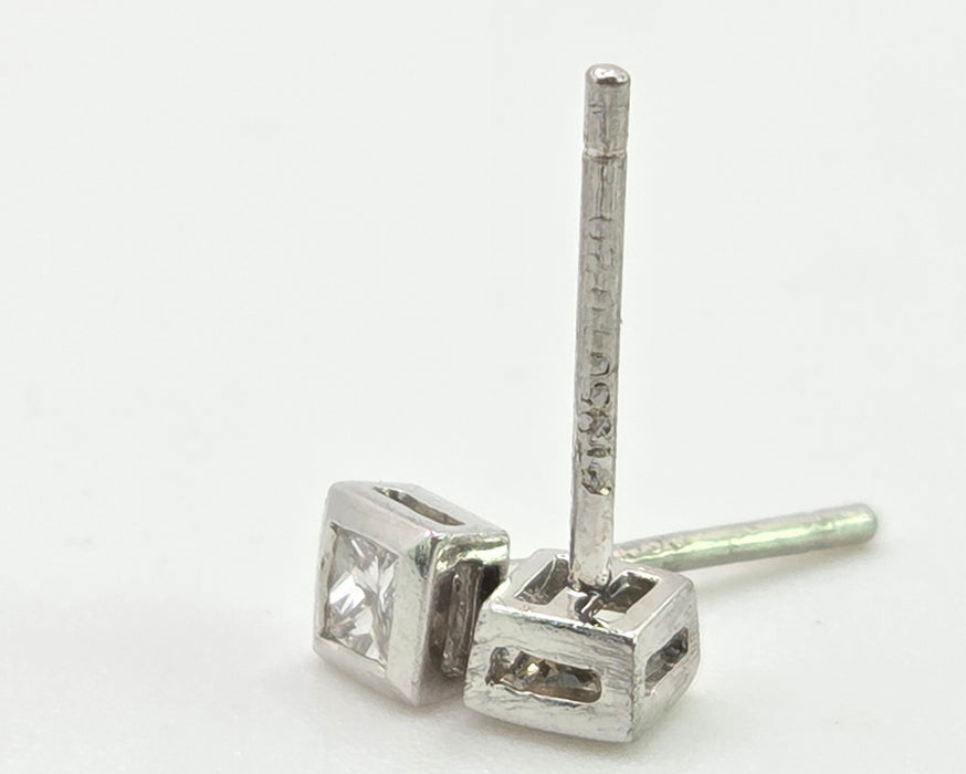 3018: Vintage Platinum Princess Cut Diamond (0.2ct) Stud Earrings