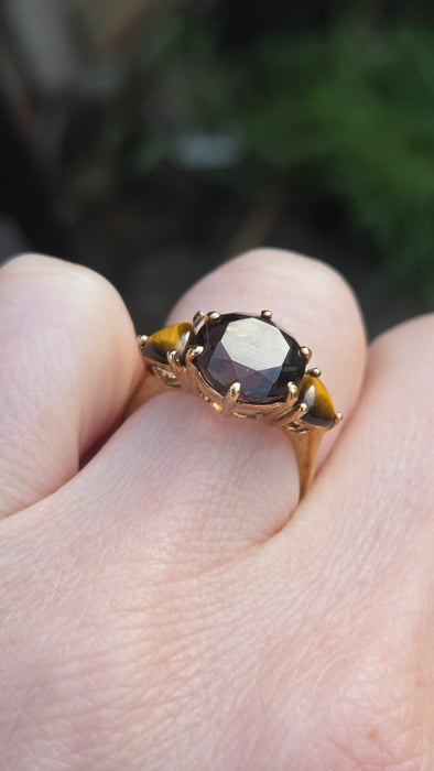 2872: Vintage 9ct Gold Smokey Quartz Tigers Eye Trilogy Ring