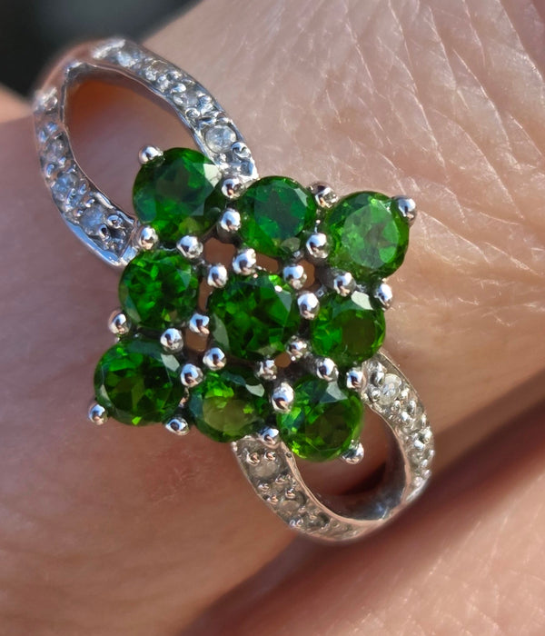 2879: Vintage 9ct White Gold Demantoid Garnets 12 Natural Sparkling Diamonds Ring