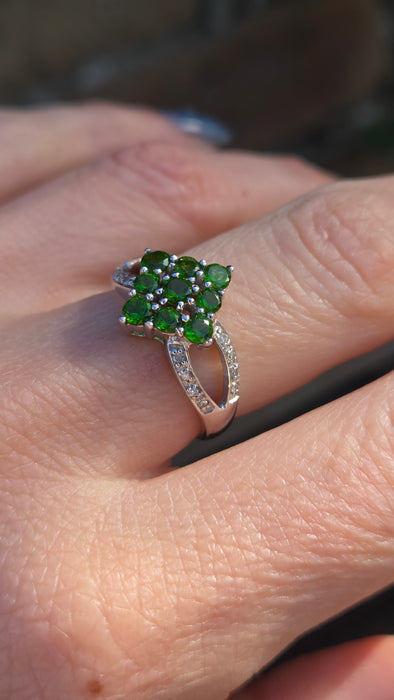 2879: Vintage 9ct White Gold Demantoid Garnets 12 Natural Sparkling Diamonds Ring