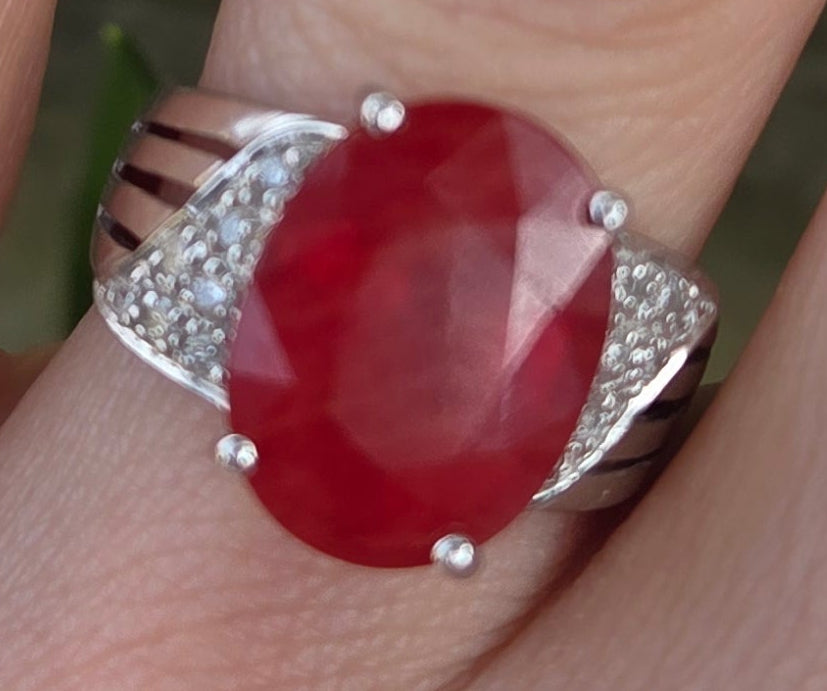 2892: Vintage 18ct White Gold Padparadscha Sapphire (8.54ct) Diamonds Cluster Cocktail Ring