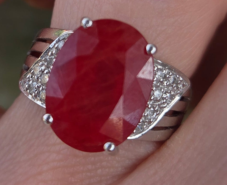 2892: Vintage 18ct White Gold Padparadscha Sapphire (8.54ct) Diamonds Cluster Cocktail Ring