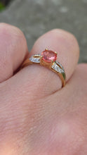Load image into Gallery viewer, 2893: Vintage 18ct Gold Padparadscha Sapphire Diamonds Ring
