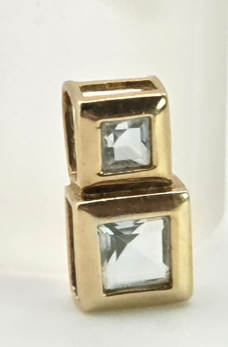 2888: Vintage & Petite 9ct Gold Blue Topaz Pendant