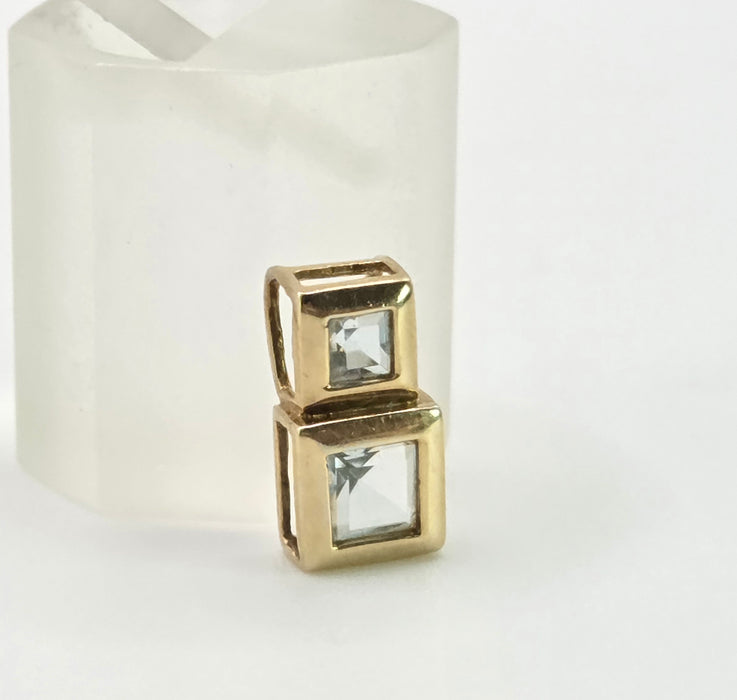 2888: Vintage & Petite 9ct Gold Blue Topaz Pendant
