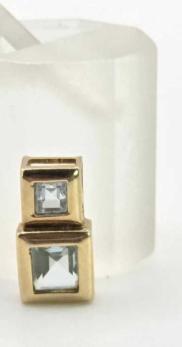 2888: Vintage & Petite 9ct Gold Blue Topaz Pendant