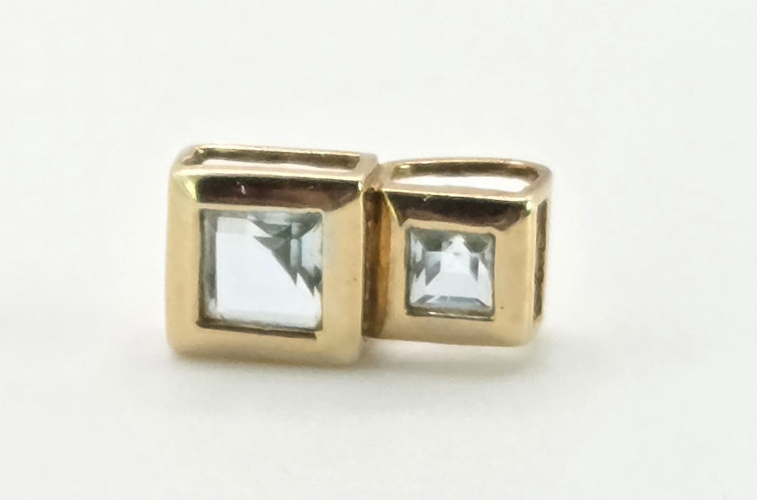 2888: Vintage & Petite 9ct Gold Blue Topaz Pendant