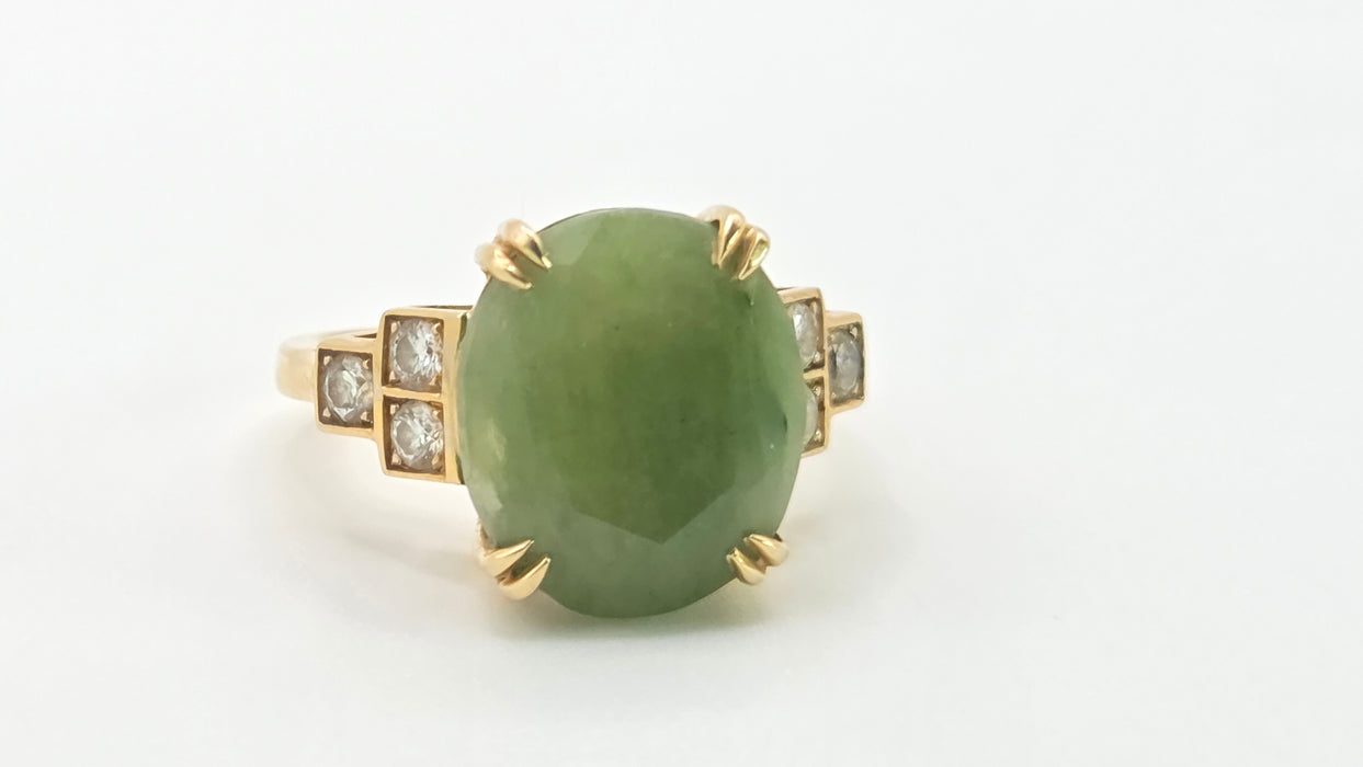 2889: Vintage 18ct Gold Large Cabochon Green Jade (8.18ct) Diamonds Trefoil Set Ring