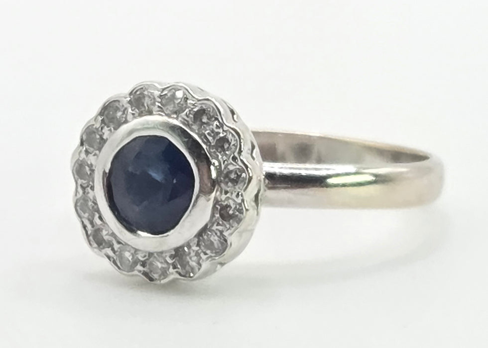 2896: Vintage 18ct White Gold Art Deco Style Blue Sapphire Diamonds Target Ring
