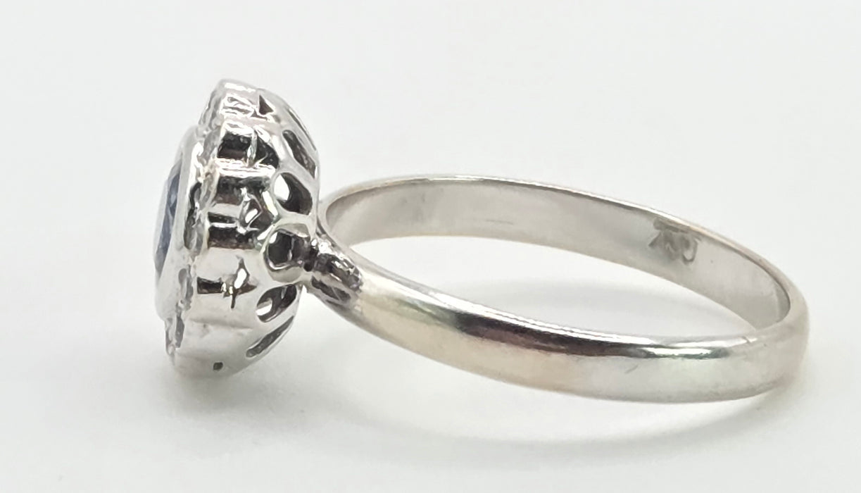 2896: Vintage 18ct White Gold Art Deco Style Blue Sapphire Diamonds Target Ring