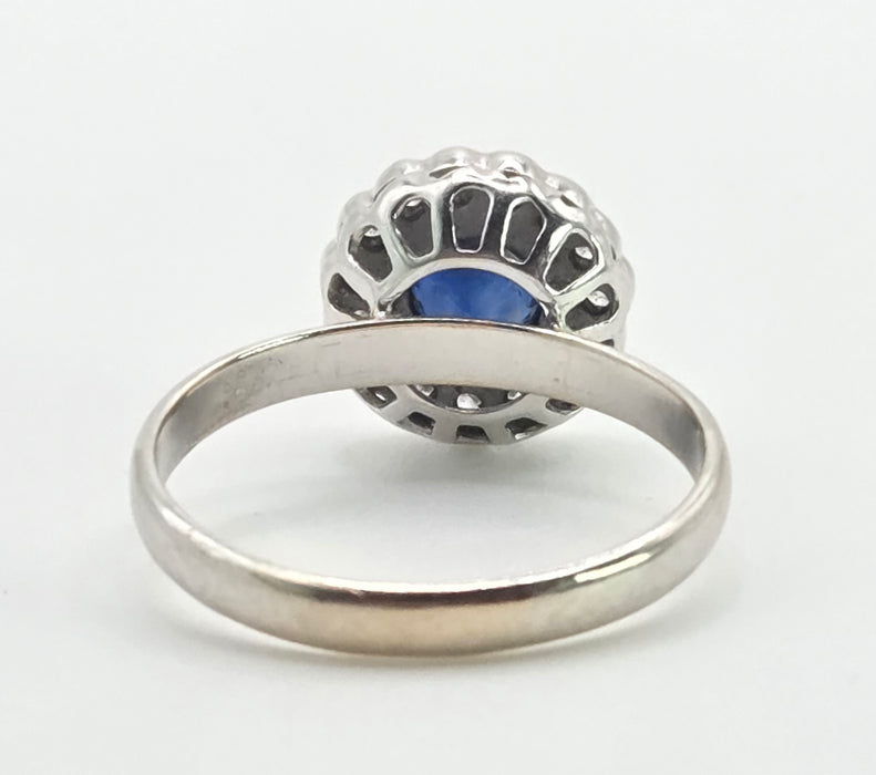 2896: Vintage 18ct White Gold Art Deco Style Blue Sapphire Diamonds Target Ring