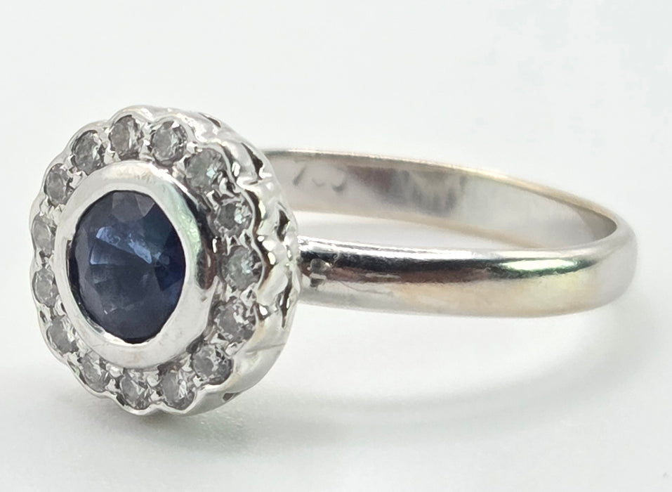 2896: Vintage 18ct White Gold Art Deco Style Blue Sapphire Diamonds Target Ring