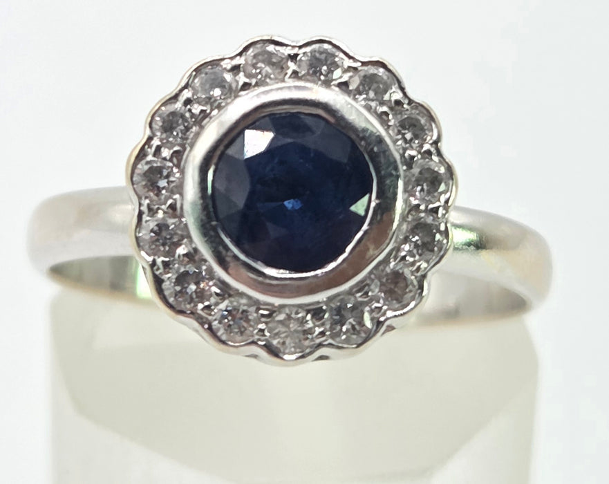 2896: Vintage 18ct White Gold Art Deco Style Blue Sapphire Diamonds Target Ring