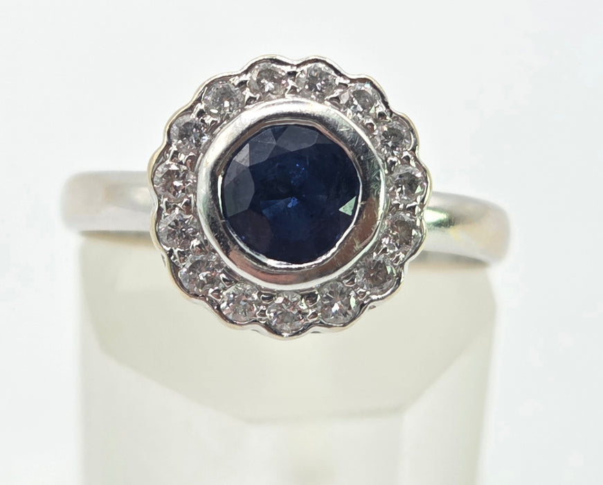 2896: Vintage 18ct White Gold Art Deco Style Blue Sapphire Diamonds Target Ring