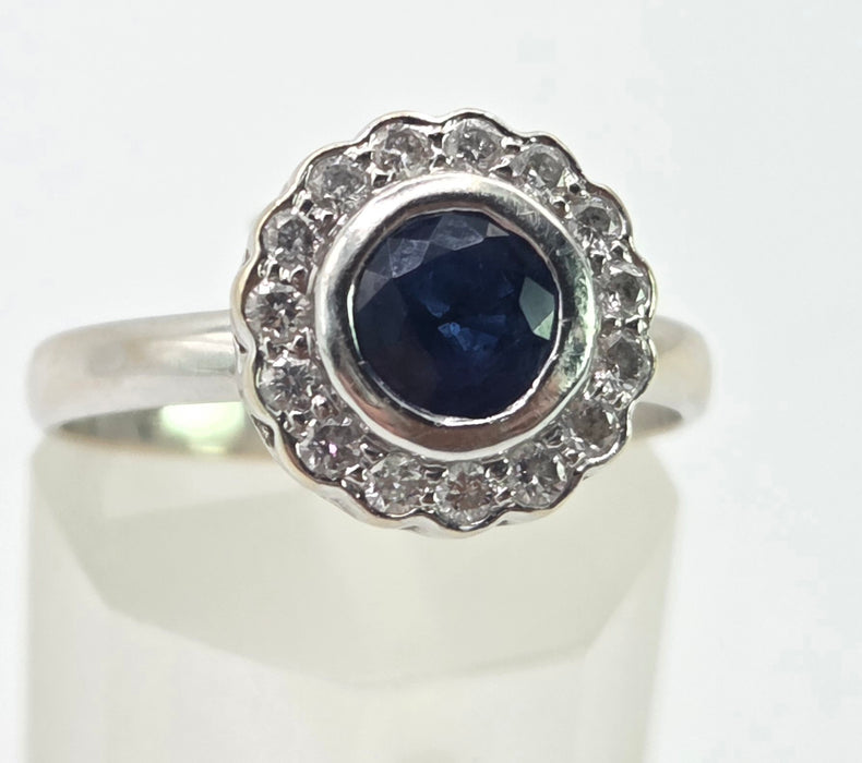 2896: Vintage 18ct White Gold Art Deco Style Blue Sapphire Diamonds Target Ring