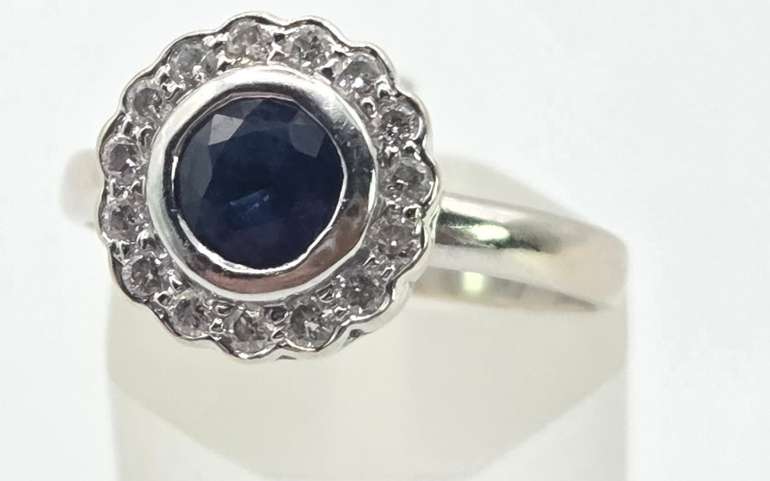 2896: Vintage 18ct White Gold Art Deco Style Blue Sapphire Diamonds Target Ring