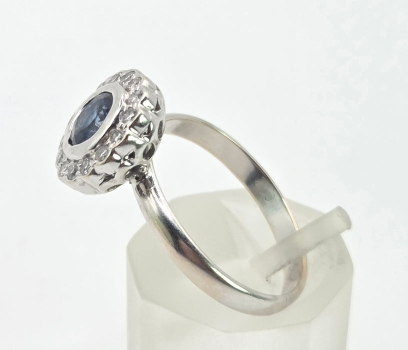 2896: Vintage 18ct White Gold Art Deco Style Blue Sapphire Diamonds Target Ring
