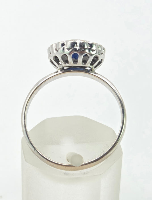 2896: Vintage 18ct White Gold Art Deco Style Blue Sapphire Diamonds Target Ring