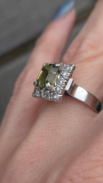 6448 Vintage: 18ct White Gold Yellow Sapphire {3.15ct) Diamonds Cocktail Ring