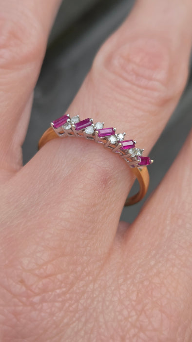 2869: Vintage 18ct Gold Rubies Natural Sparkling Diamonds Dress/Stacker Ring