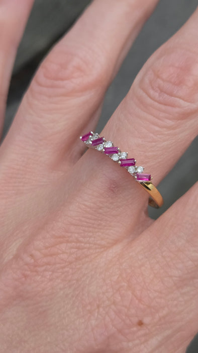 2869: Vintage 18ct Gold Rubies Natural Sparkling Diamonds Dress/Stacker Ring