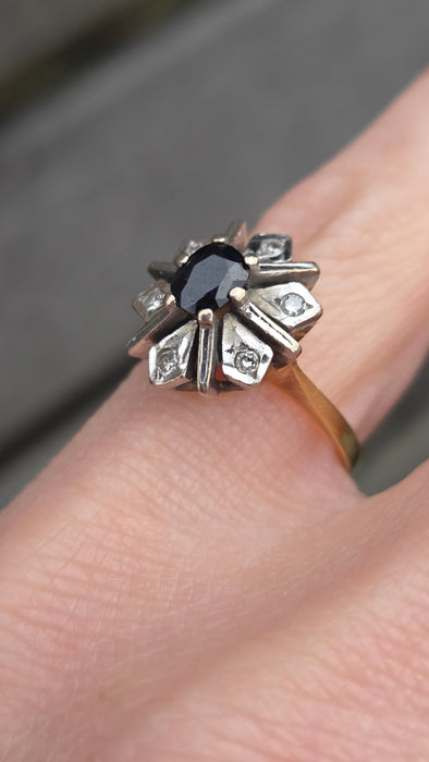 6480 Vintage: 18ct Gold Blue Sapphire Diamonds Flower Head Ring - From 1977