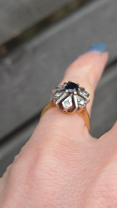 6480 Vintage: 18ct Gold Blue Sapphire Diamonds Flower Head Ring - From 1977