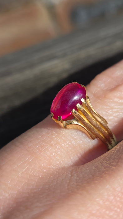 2972: Vintage 18ct Gold Cabochon Cut Ruby Solitaire Ring